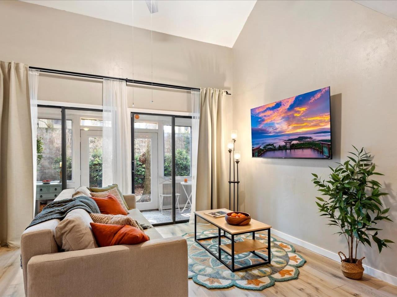 Artist'S Tower Townhome Just Renovated W Loft Gainesville Bagian luar foto