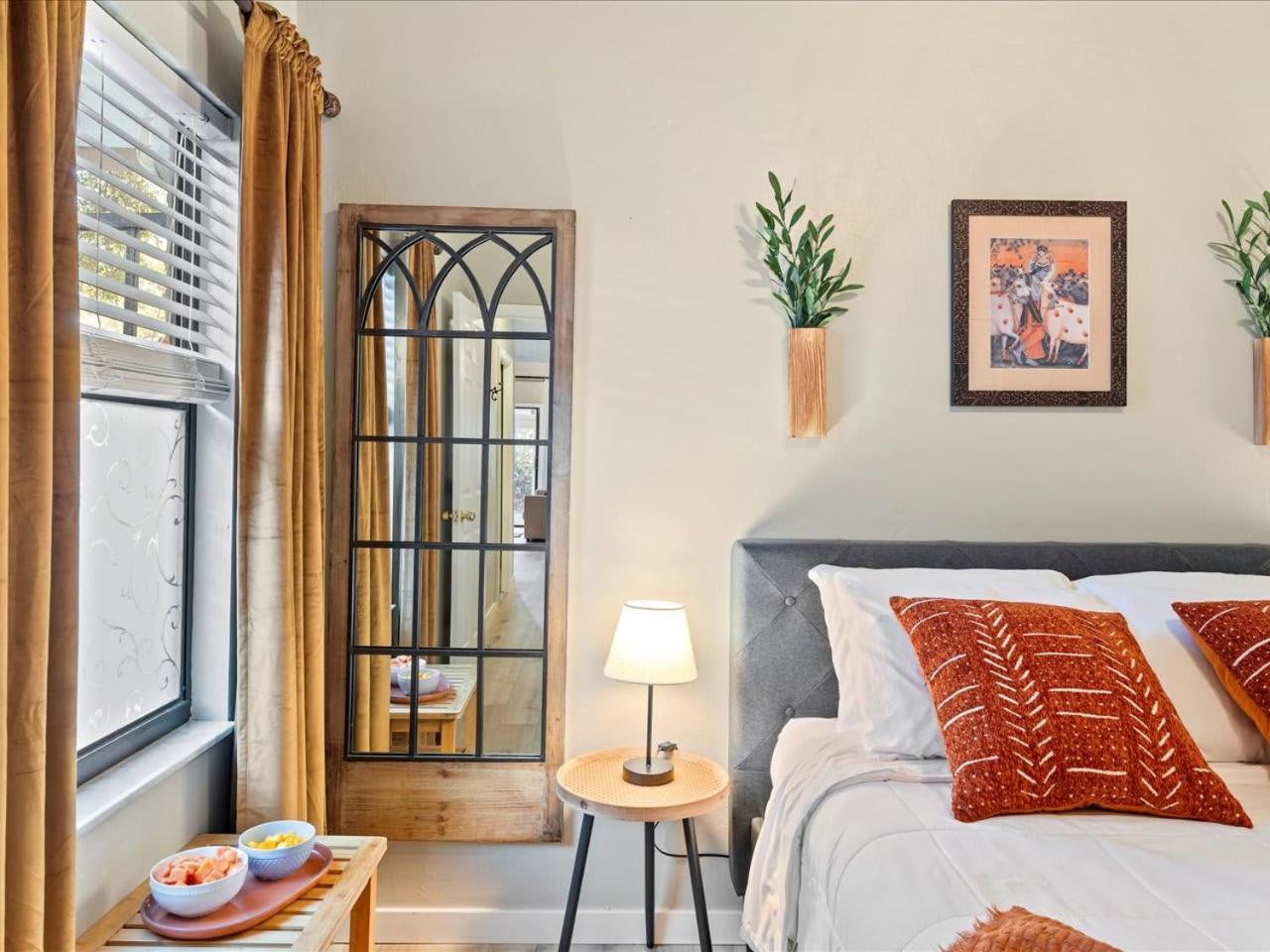 Artist'S Tower Townhome Just Renovated W Loft Gainesville Bagian luar foto