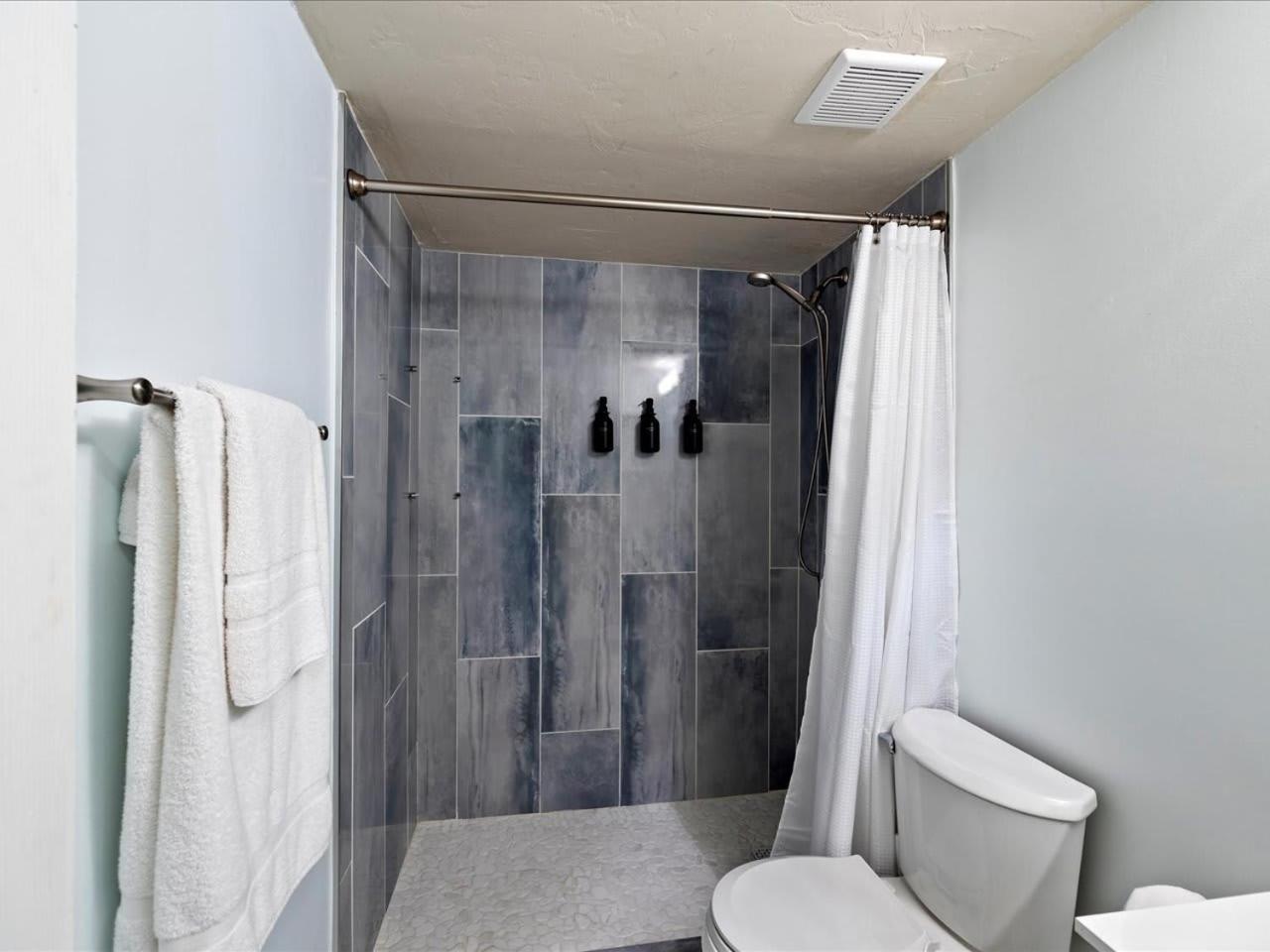 Artist'S Tower Townhome Just Renovated W Loft Gainesville Bagian luar foto