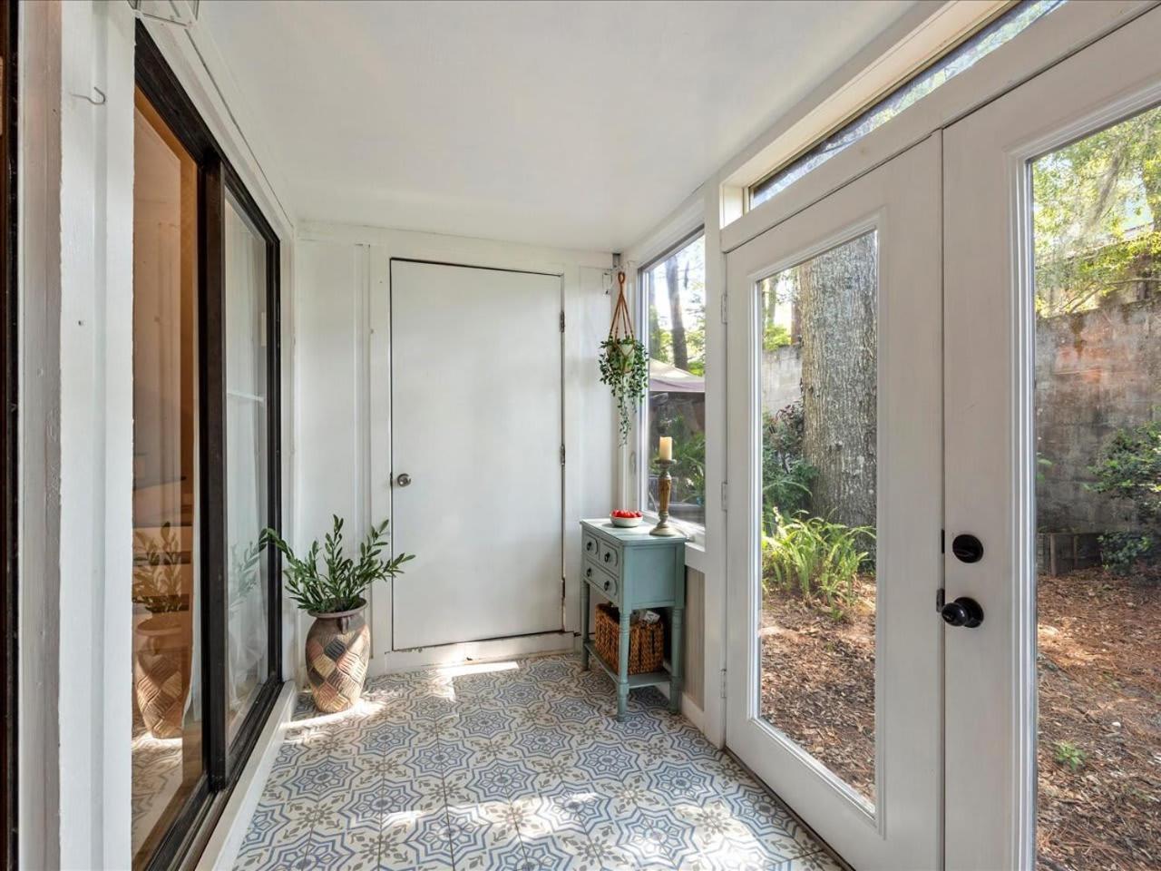 Artist'S Tower Townhome Just Renovated W Loft Gainesville Bagian luar foto