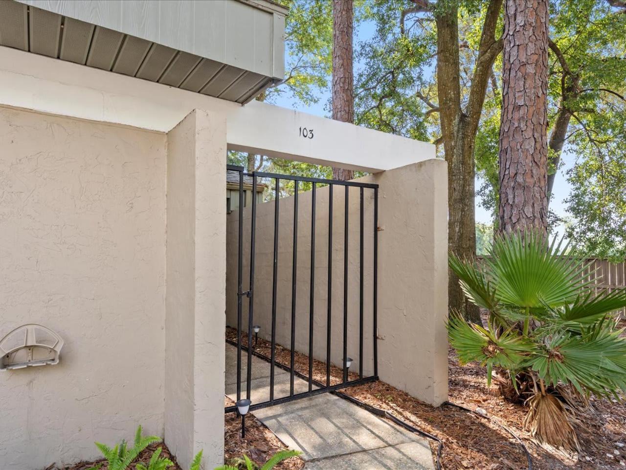 Artist'S Tower Townhome Just Renovated W Loft Gainesville Bagian luar foto