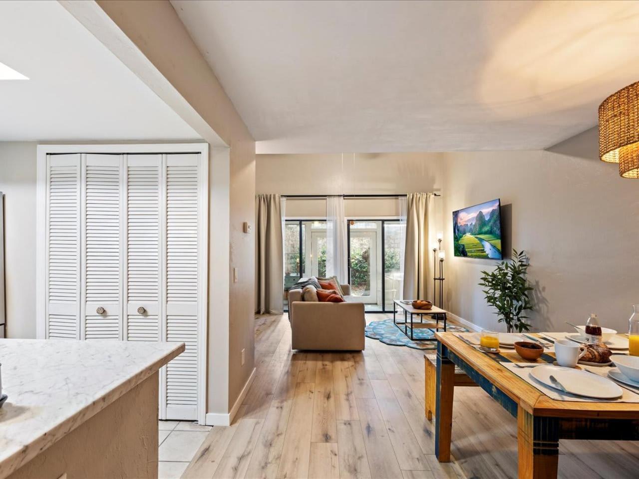 Artist'S Tower Townhome Just Renovated W Loft Gainesville Bagian luar foto