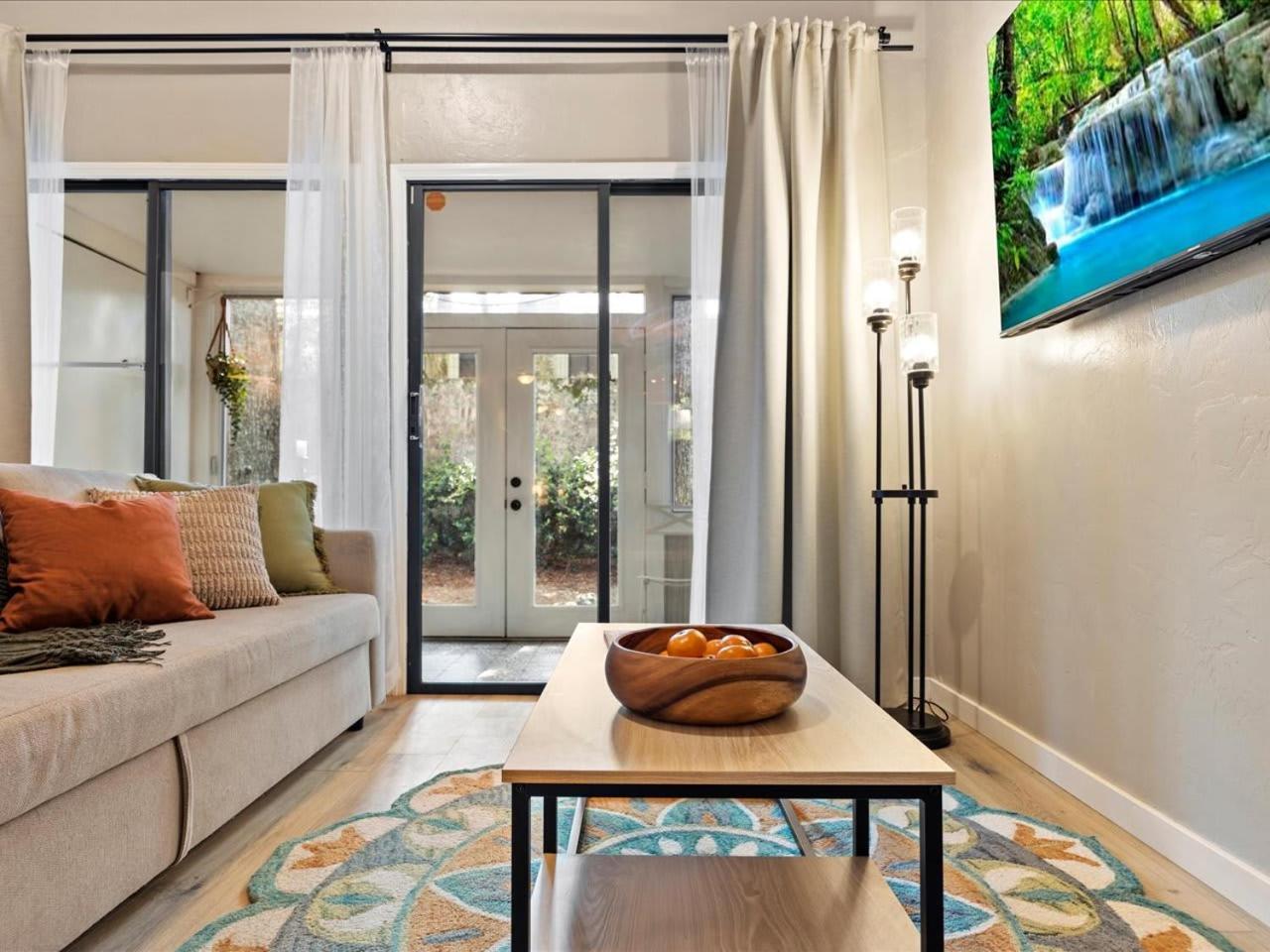Artist'S Tower Townhome Just Renovated W Loft Gainesville Bagian luar foto