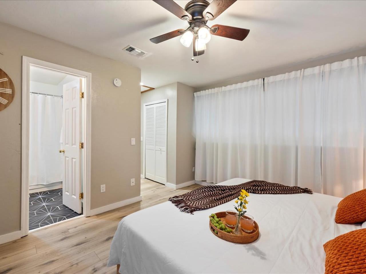 Artist'S Tower Townhome Just Renovated W Loft Gainesville Bagian luar foto