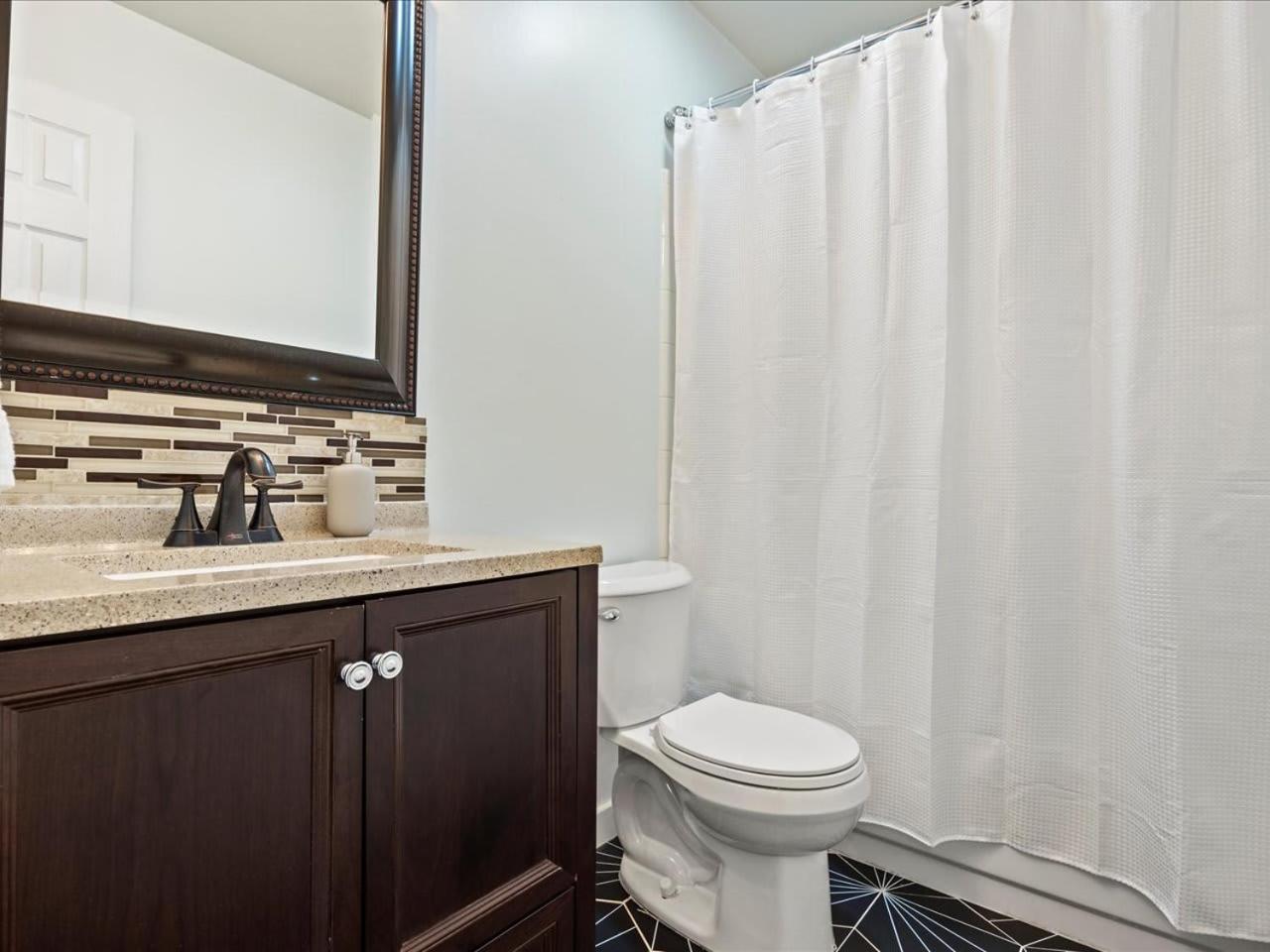 Artist'S Tower Townhome Just Renovated W Loft Gainesville Bagian luar foto