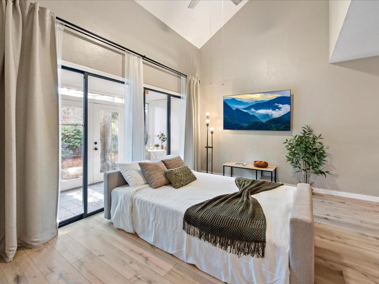 Artist'S Tower Townhome Just Renovated W Loft Gainesville Bagian luar foto