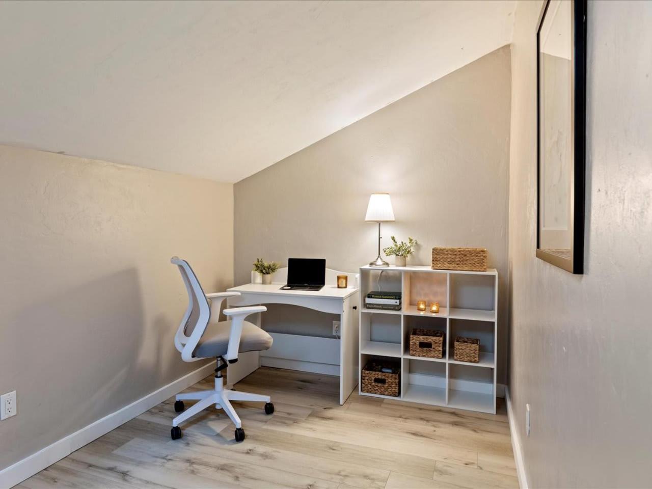 Artist'S Tower Townhome Just Renovated W Loft Gainesville Bagian luar foto